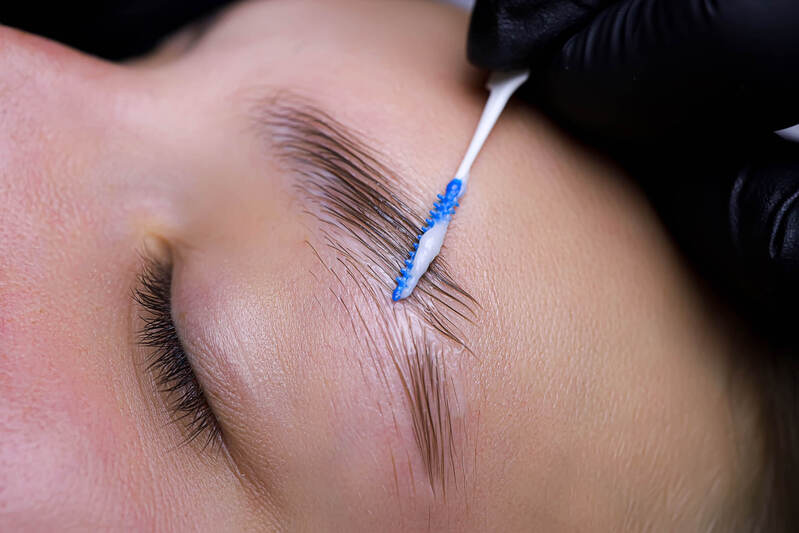 closeup-eyebrow-hairs-styled-combed-with-laminating-compositions