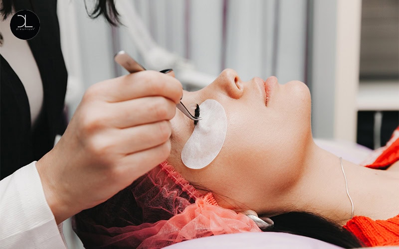 Dreamlash technician performing a professional eyelash extension procedure for beginners.